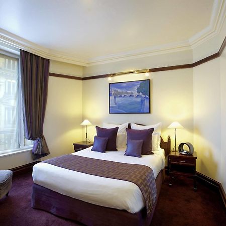 فندق بون رويال باريس المظهر الخارجي الصورة A room at the hotel