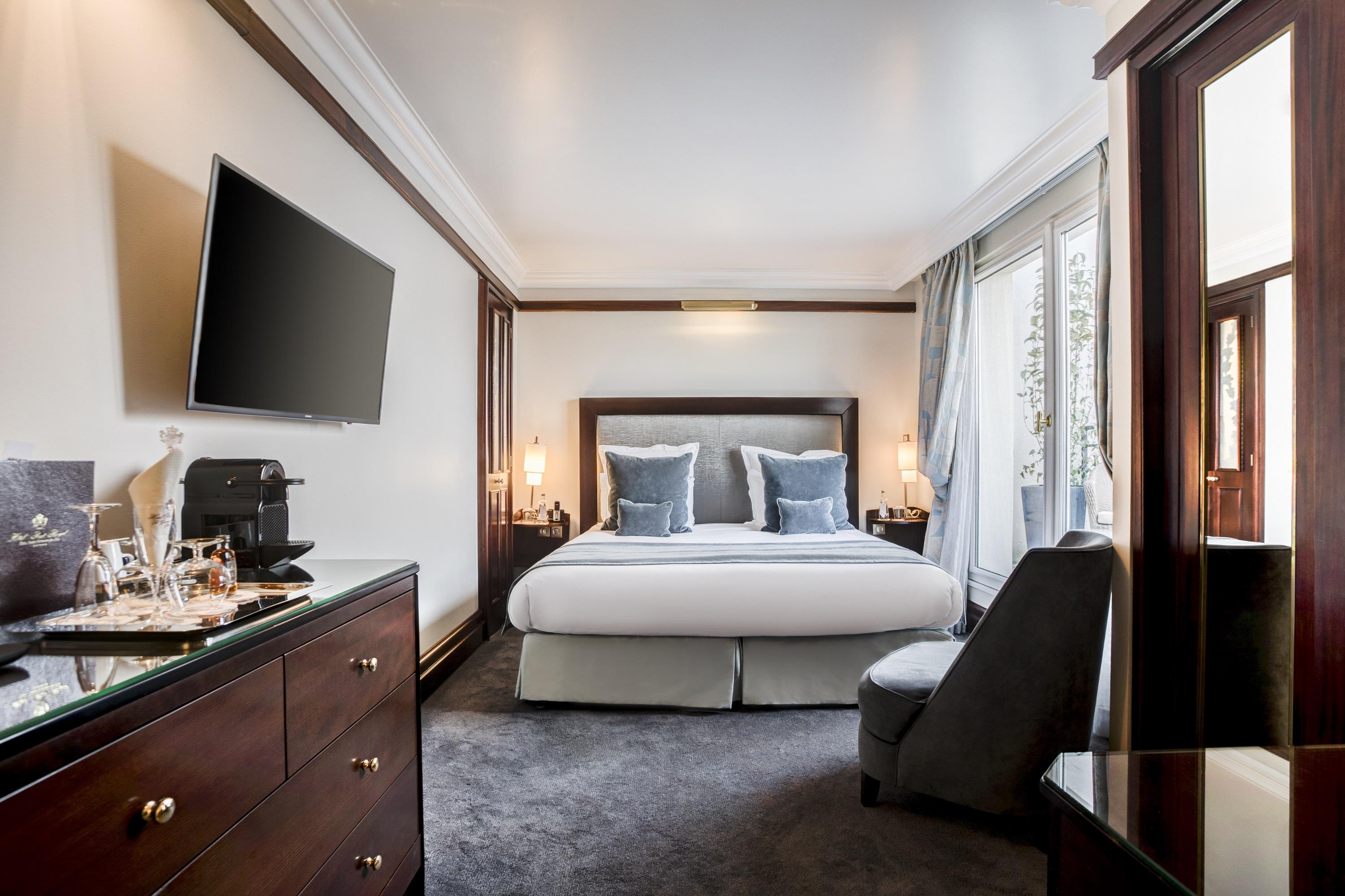 فندق بون رويال باريس المظهر الخارجي الصورة A room at the hotel