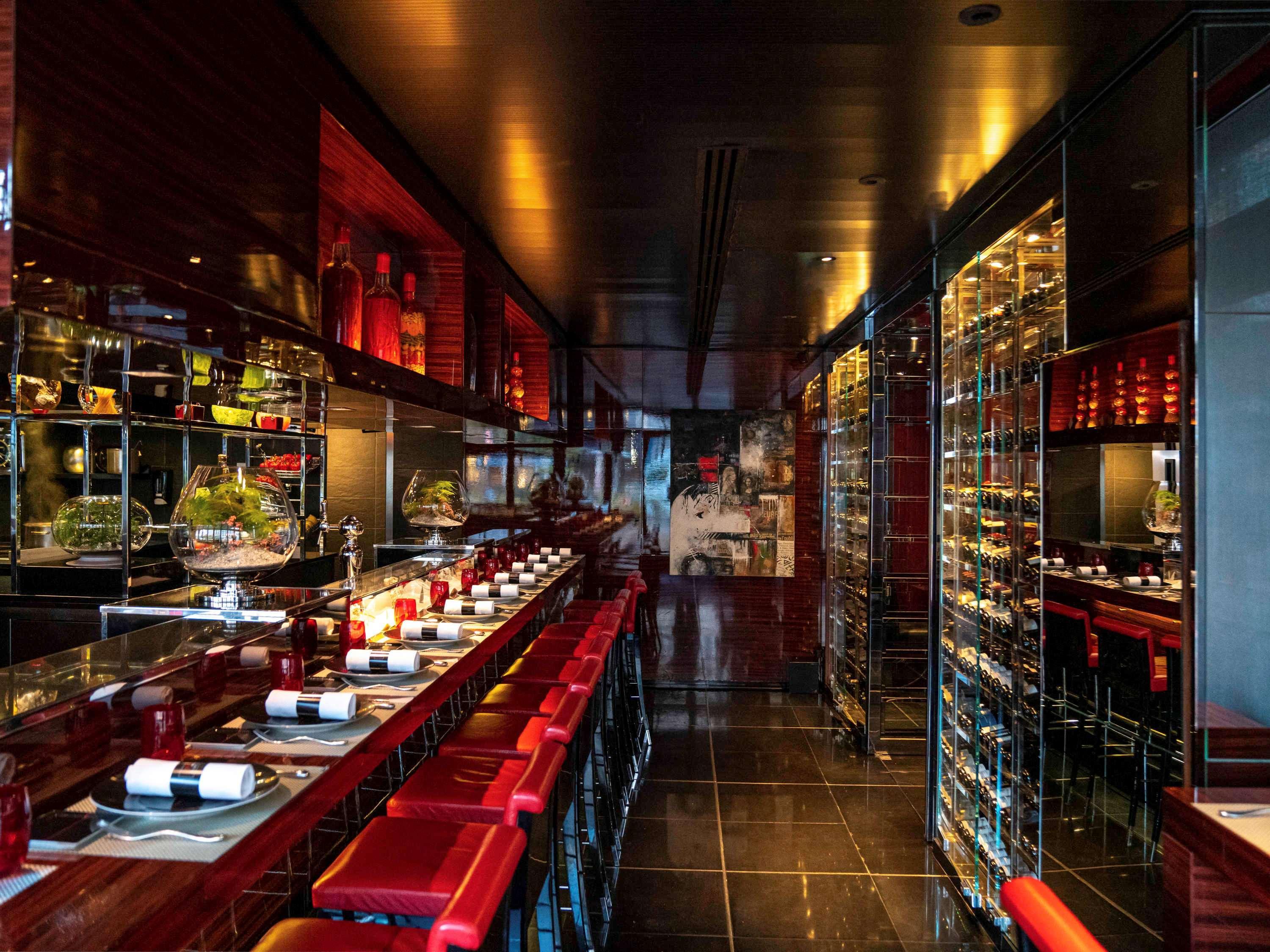 فندق بون رويال باريس المظهر الخارجي الصورة The bar at the restaurant