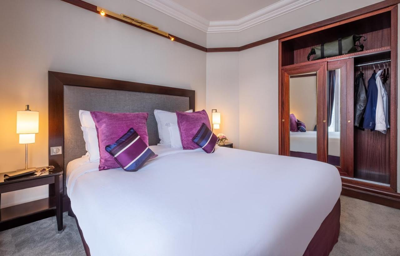 فندق بون رويال باريس المظهر الخارجي الصورة A bedroom at the hotel