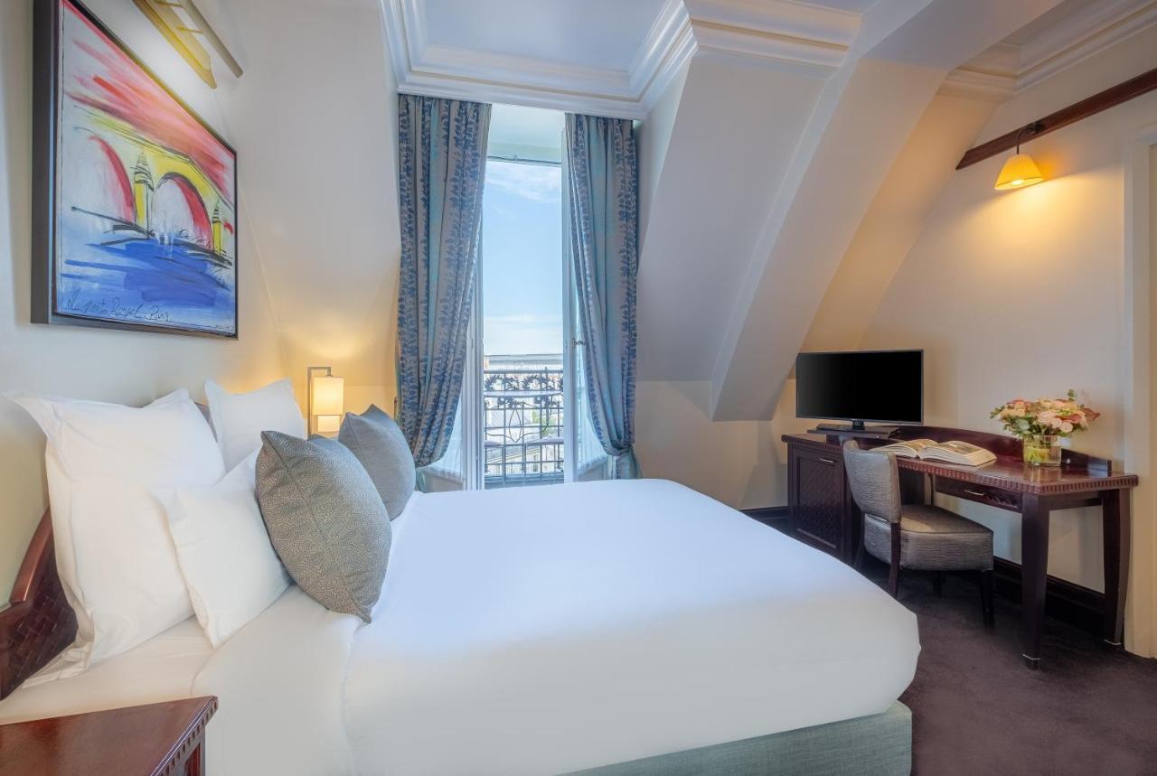 فندق بون رويال باريس المظهر الخارجي الصورة A room at the hotel