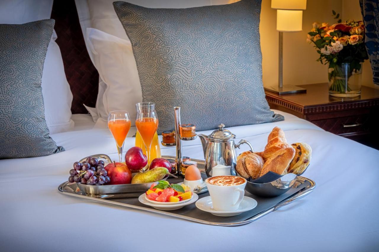 فندق بون رويال باريس المظهر الخارجي الصورة Room service