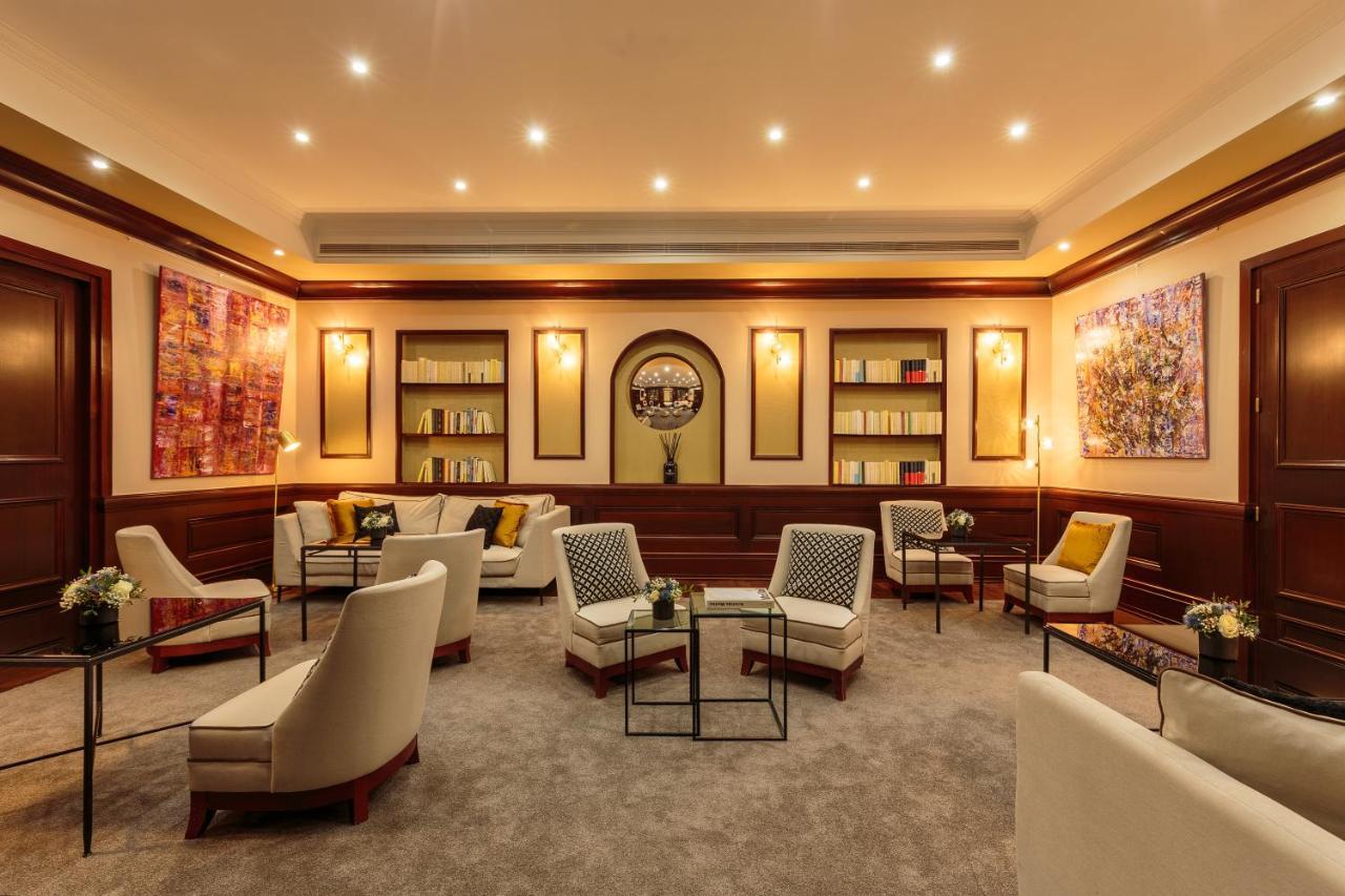 فندق بون رويال باريس المظهر الخارجي الصورة The Club Lounge at the airport
