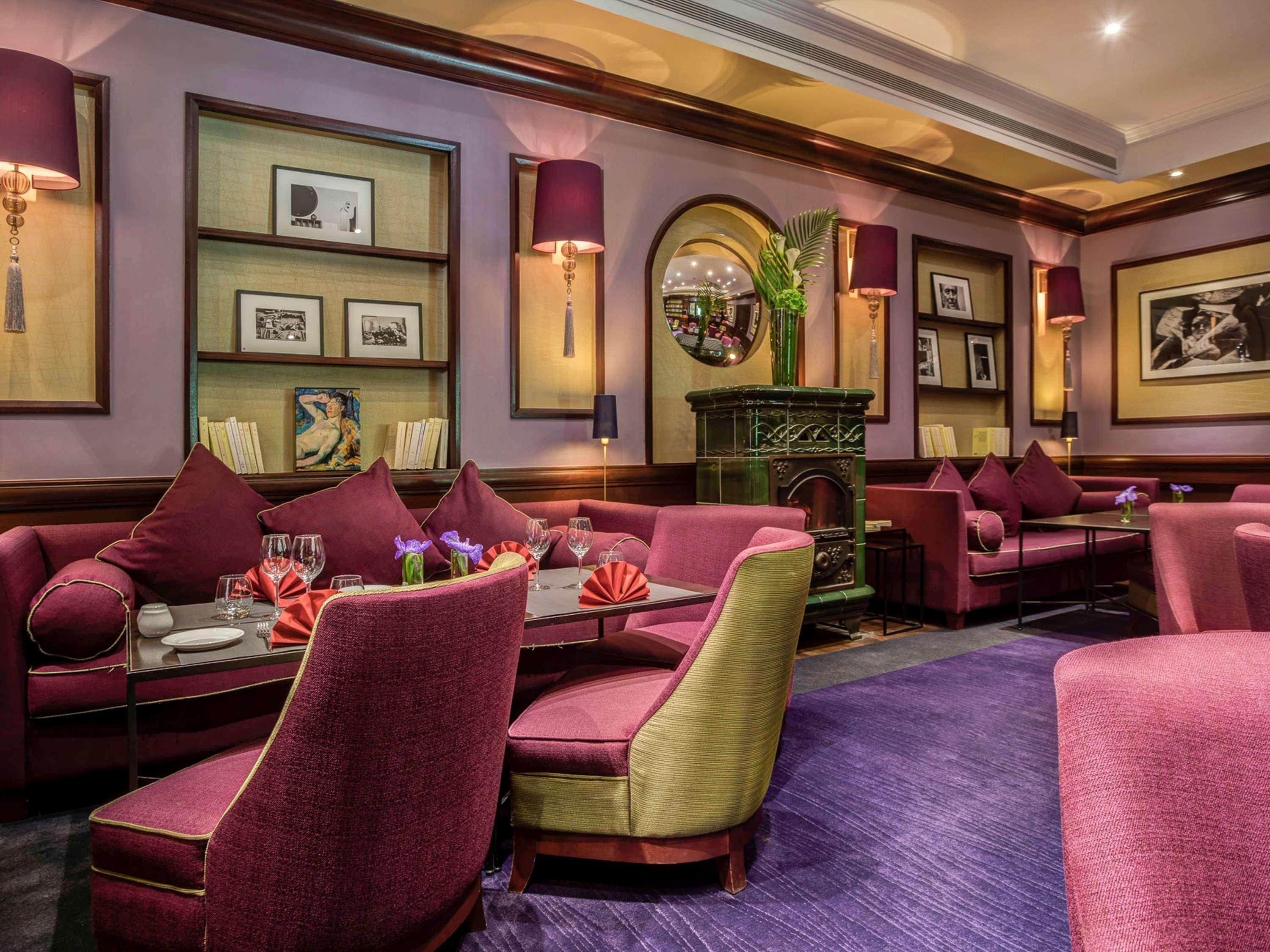 فندق بون رويال باريس المظهر الخارجي الصورة The interior of the restaurant