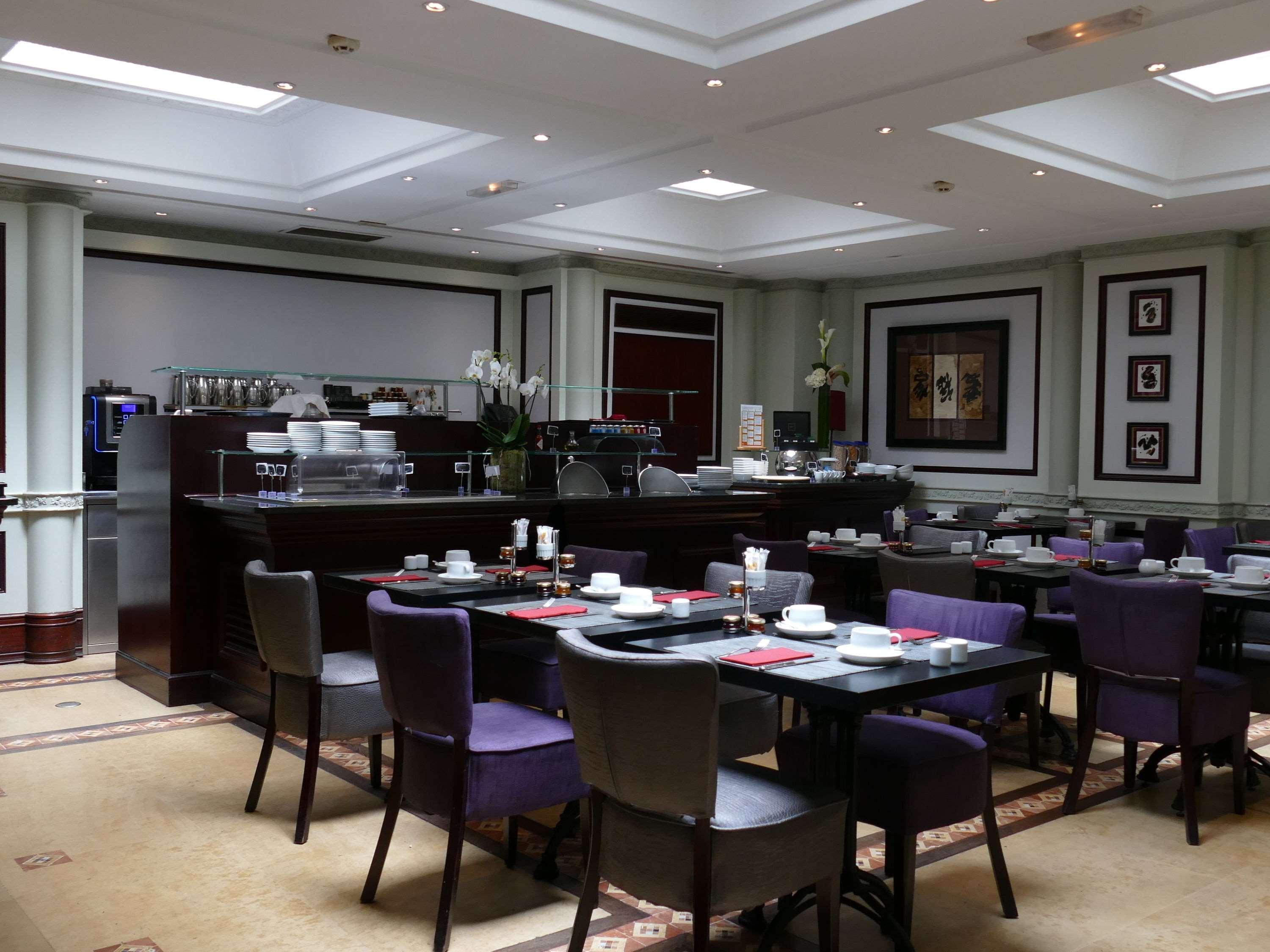 فندق بون رويال باريس المظهر الخارجي الصورة The interior of the restaurant