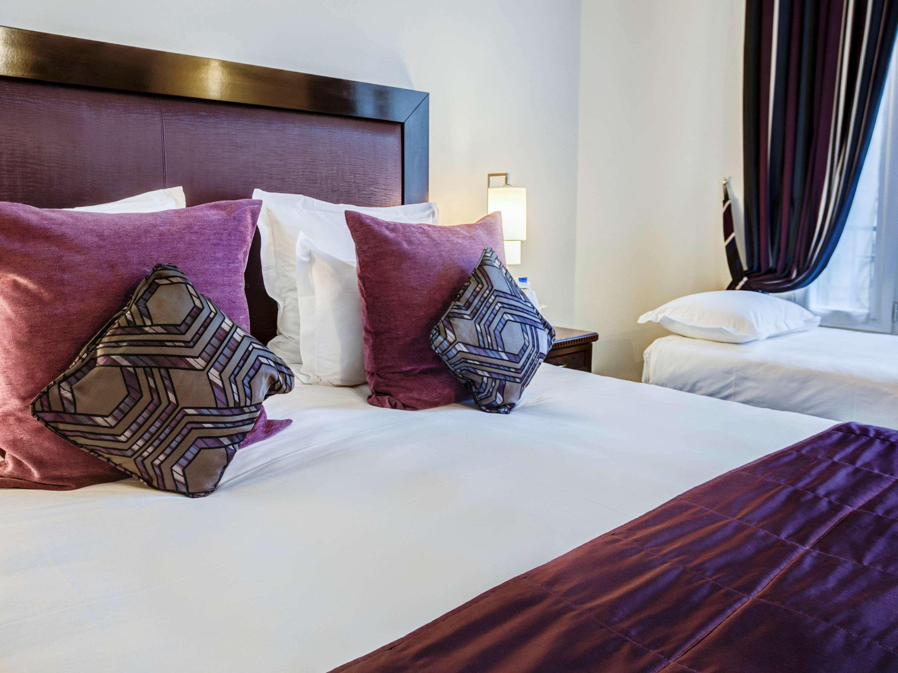 فندق بون رويال باريس المظهر الخارجي الصورة A bedroom at the hotel