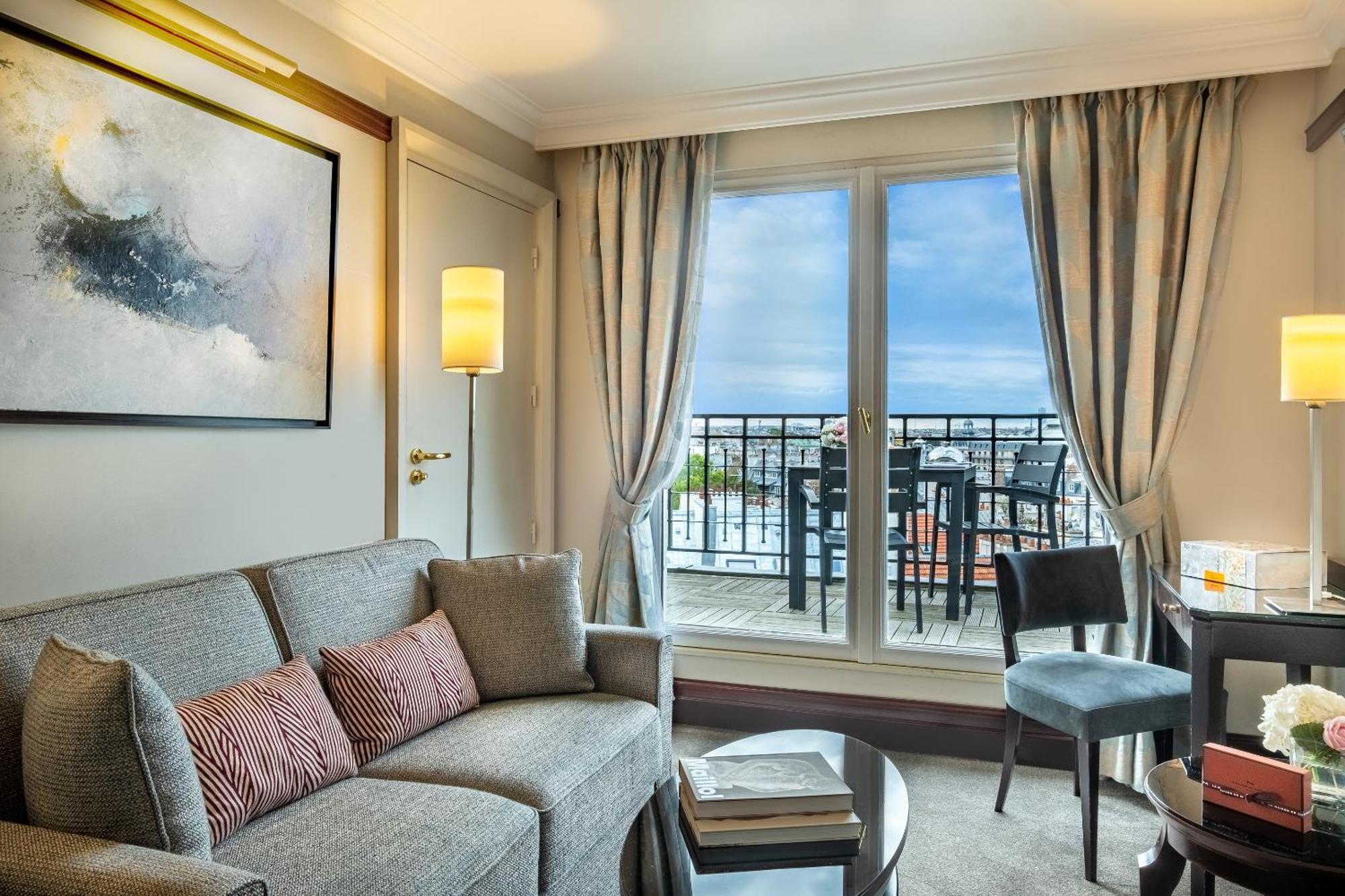 فندق بون رويال باريس المظهر الخارجي الصورة A suite at the hotel